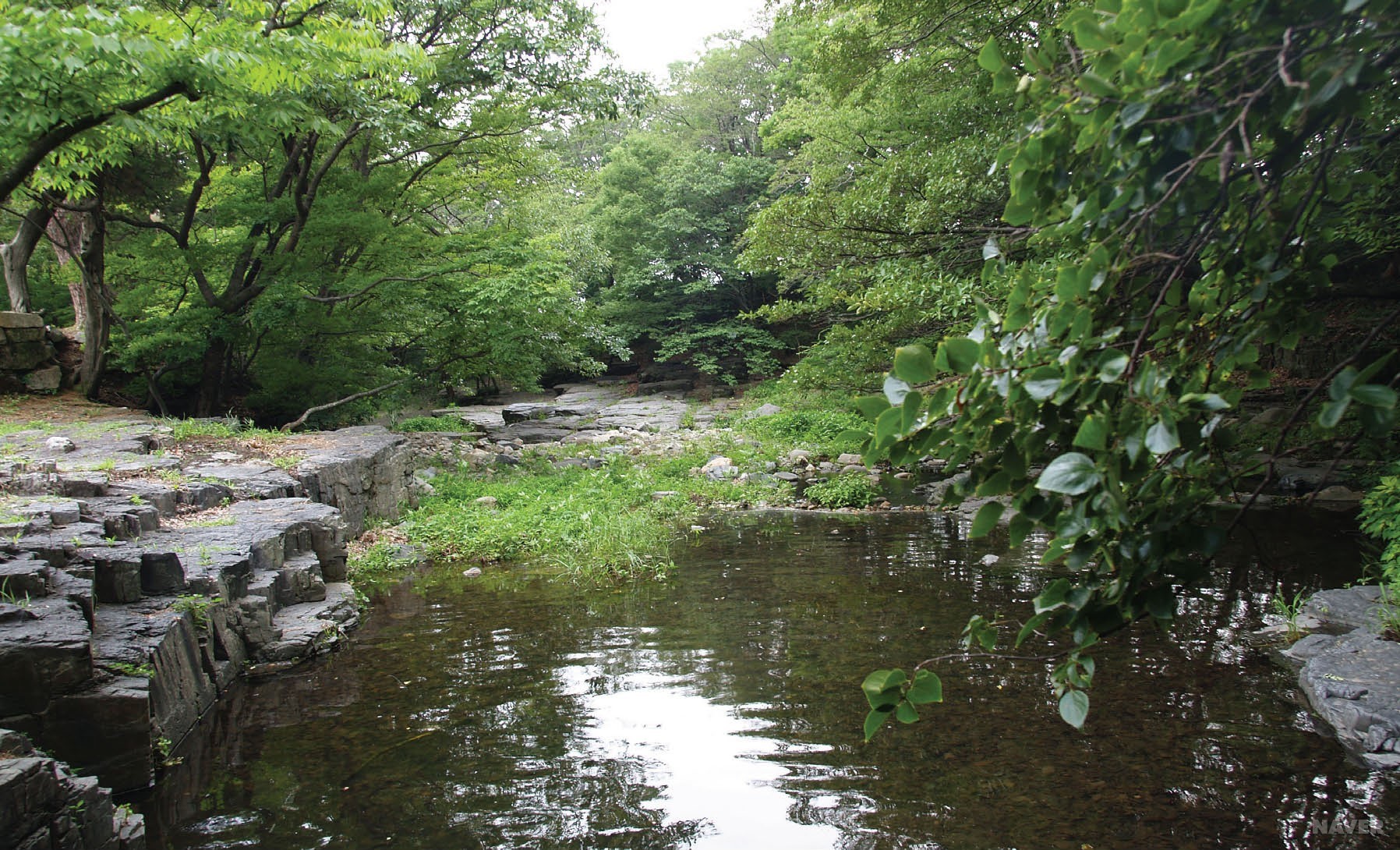 독락당 - 옥산서원 앞의 자계천