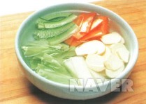 채소 찬물에 담그기