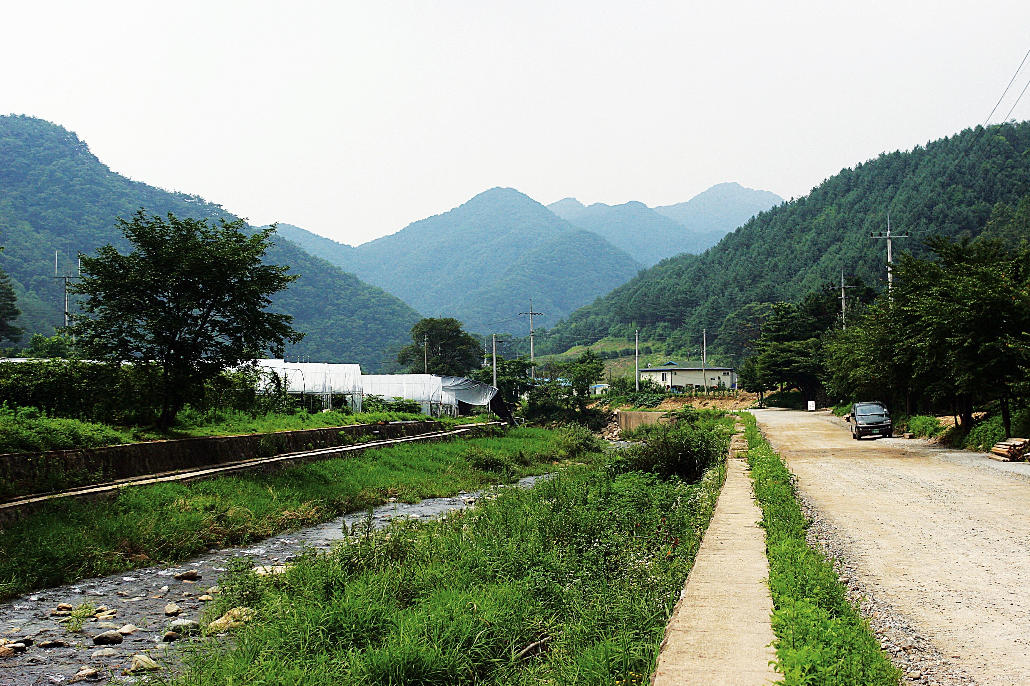 봉명산과 고라데이마을