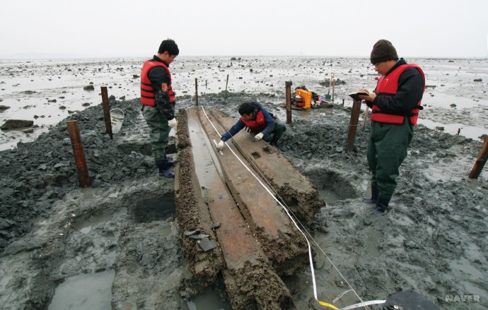 전통어선 인양작업 발굴 현장(국립해양문화재연구소)