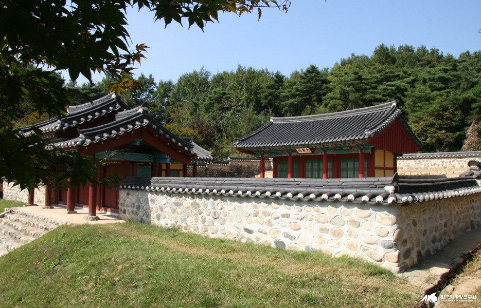 충주 이수일 묘소 - 충무공 이수일 사당