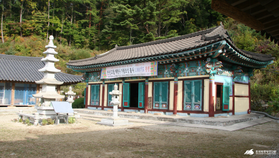 감악산 백련사 - 제천 백련사 대웅전 정측면
