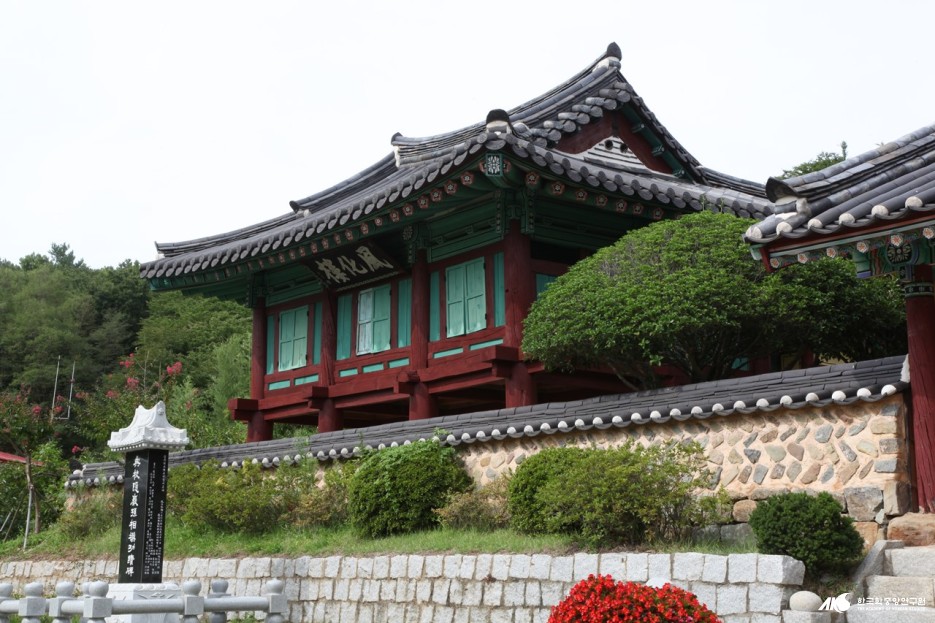 사천향교 - 사천향교 풍화루 정측면