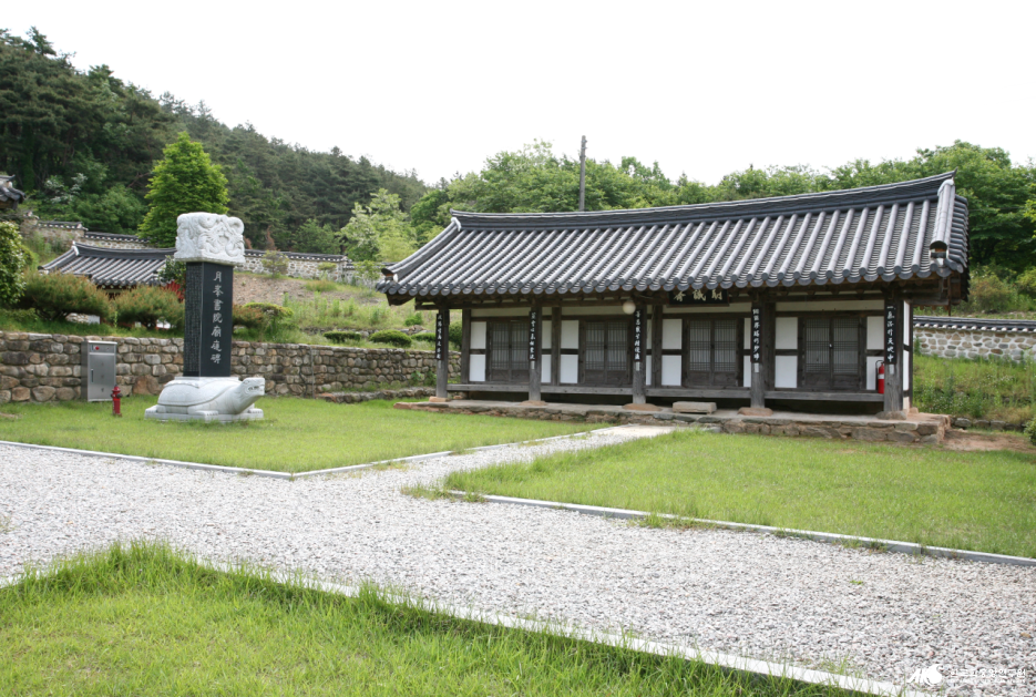 월봉서원 - 광주 빙월당 명성재 정측면