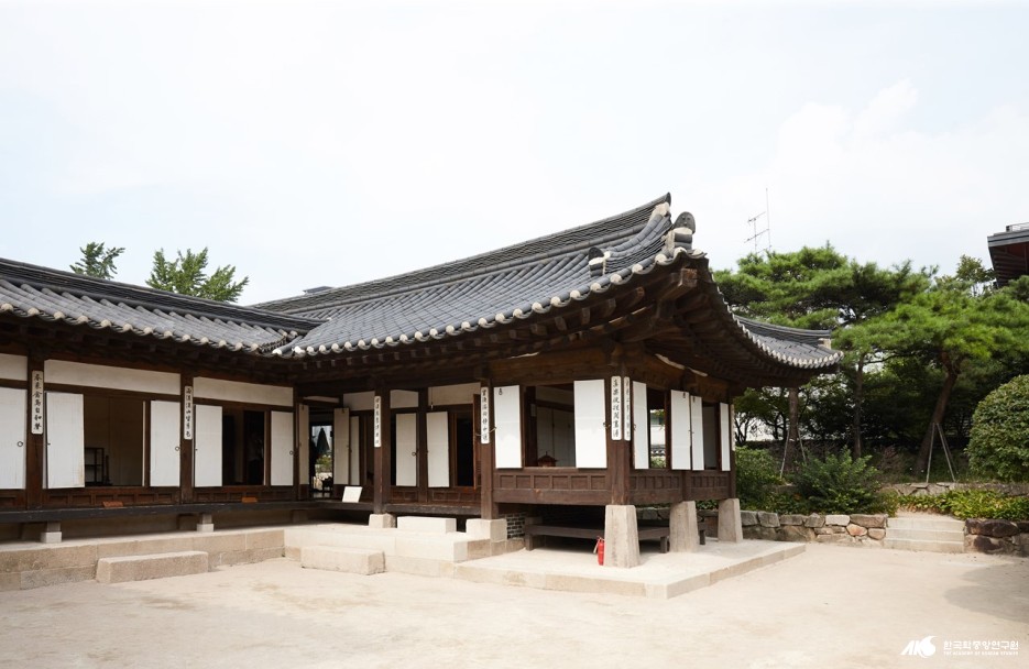 제기동 해풍부원군 윤택영 재실 - 서울 제기동 해풍부원군 윤택영 재실 사랑채 정측면