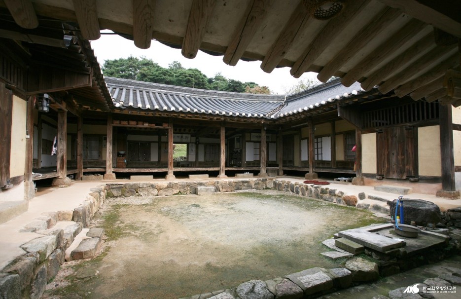 논산 명재고택 - 논산 명재고택 안채 정측면