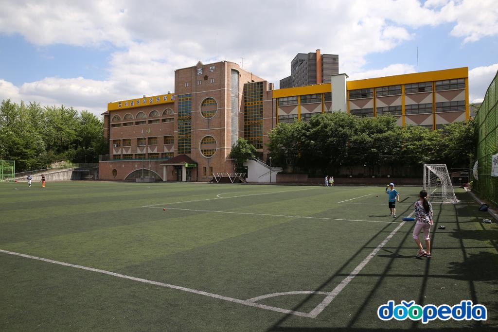 장충동2가 - 서울충무초등학교