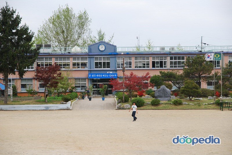 신가초등학교 - 신가초등학교 본관