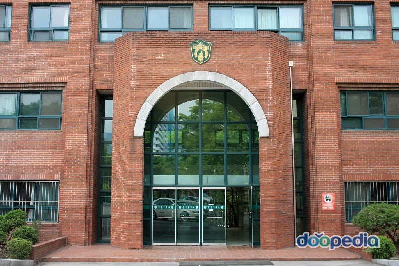 청원중학교 - 청원중학교 중앙현관
