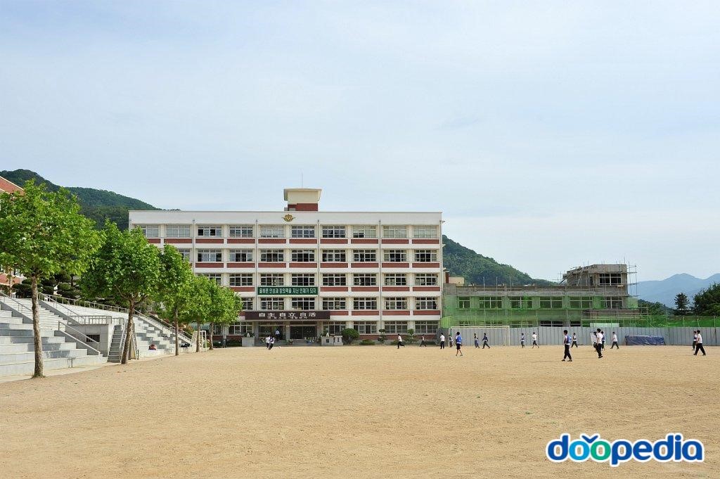 문명중학교