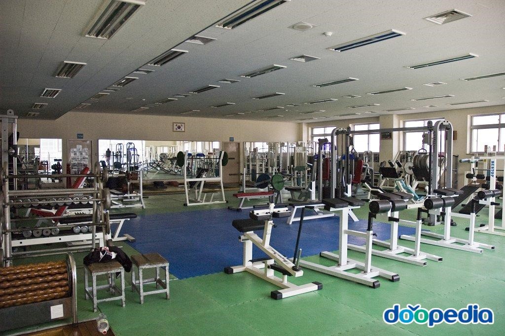 부산체육고등학교 - 부산체육고등학교 월계관내 체력관리실