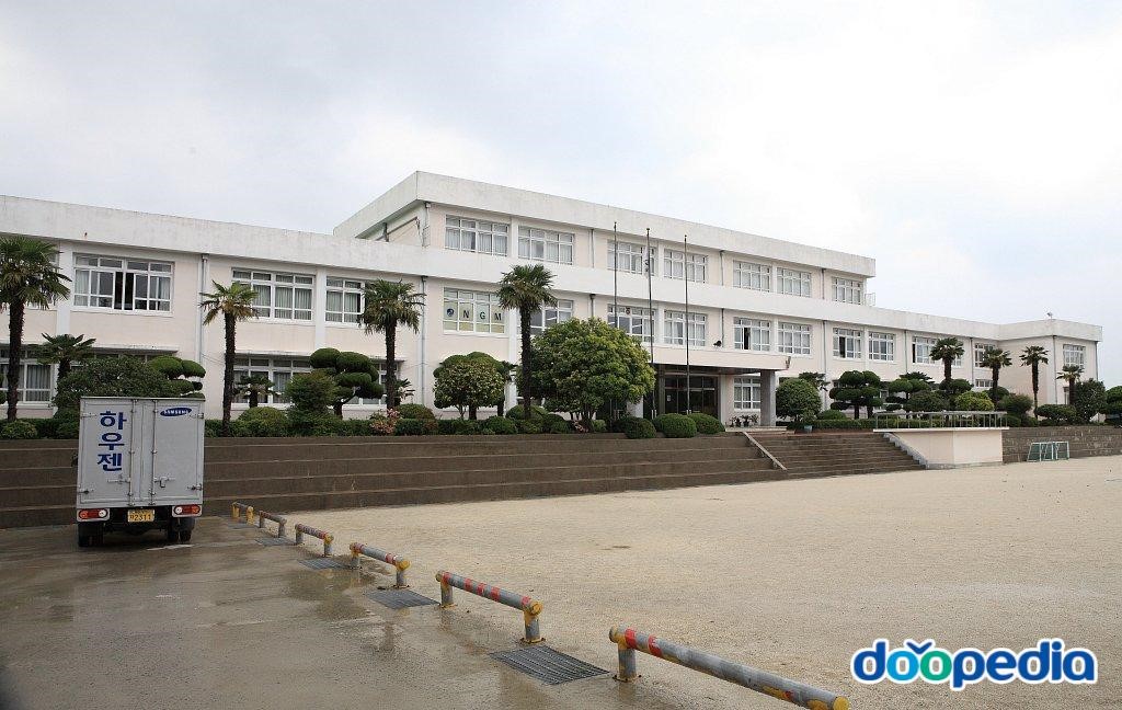 남해여자중학교
