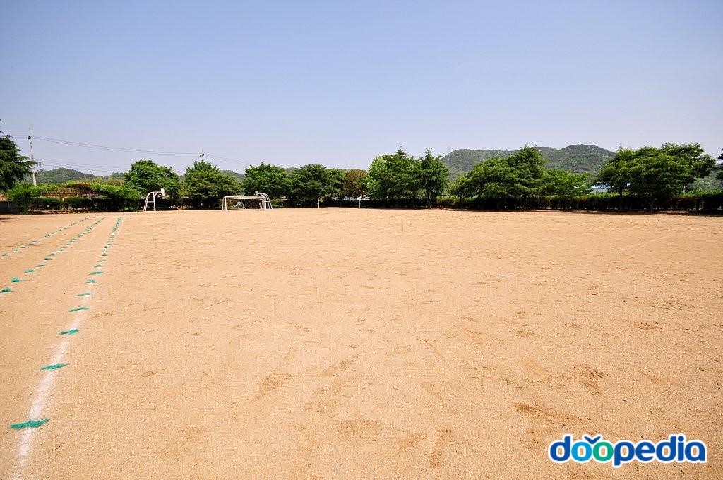 청통중학교 - 청통중학교 운동장