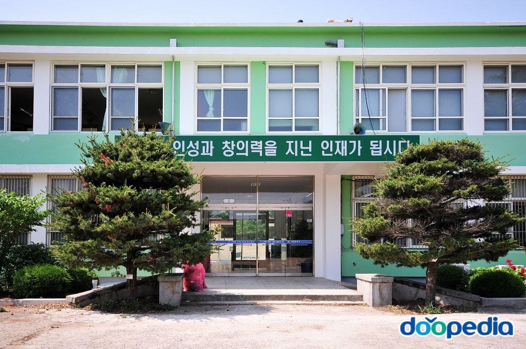 청통중학교 - 청통중학교 중앙현관