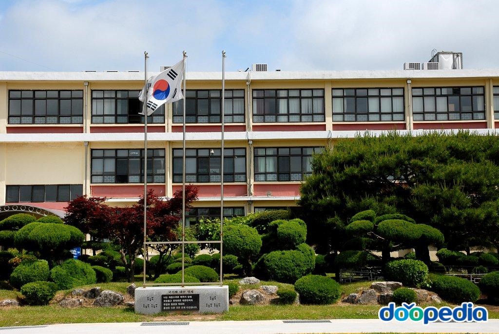 웅양중학교 - 웅양중학교 국기봉