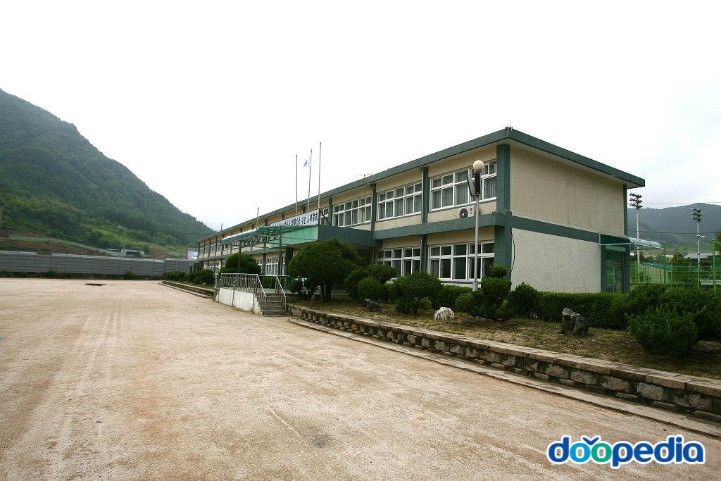 미탄중학교 - 미탄중학교 본관