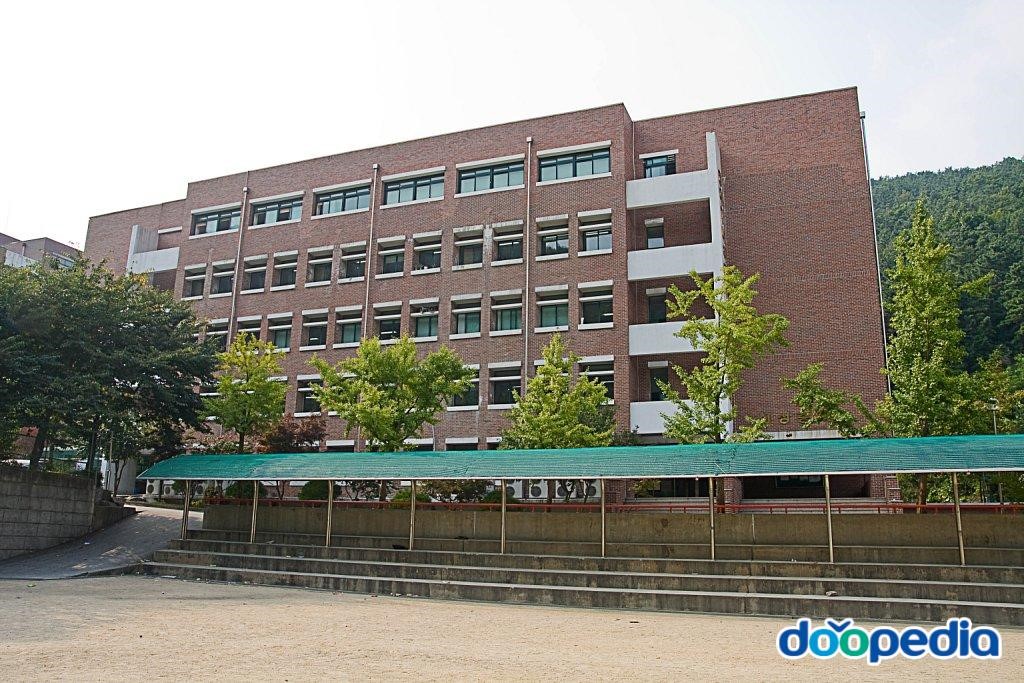 신성중학교
