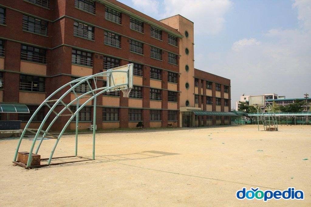 신안중학교