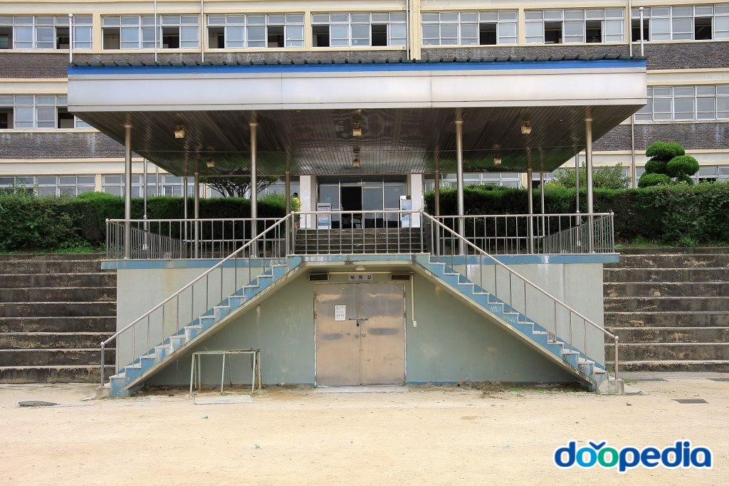 안양서여자중학교 - 안양서여자중학교 구령대