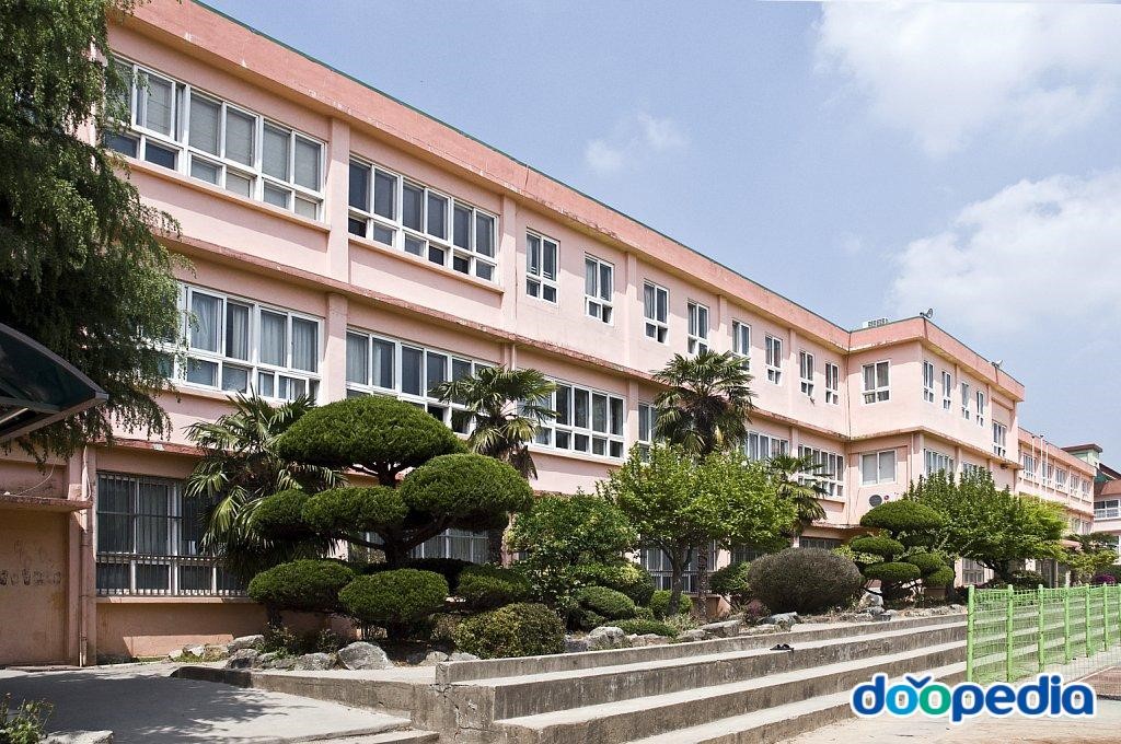 창원남중학교 - 창원남중학교 별관