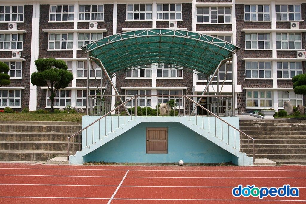 속초여자고등학교 - 속초여자고등학교 조회대