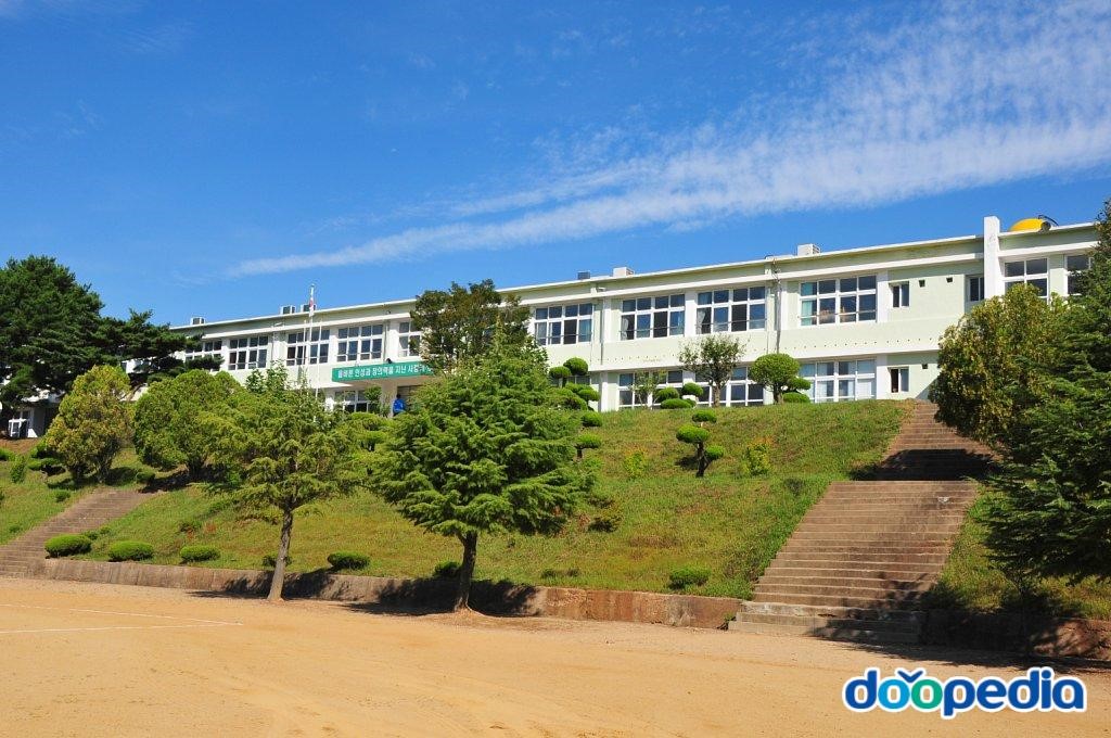 축산중학교