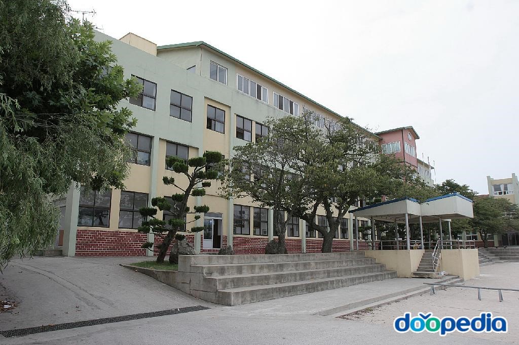 귀일중학교