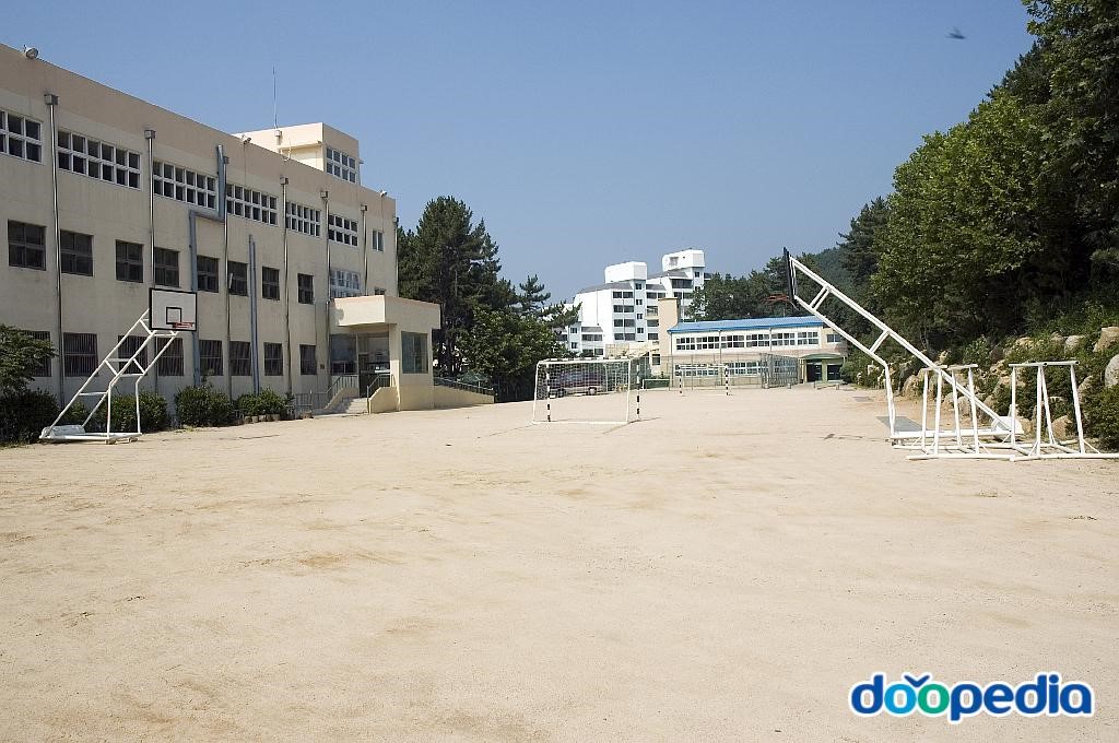 금정전자공업고등학교 - 금정전자공업고등학교 운동장