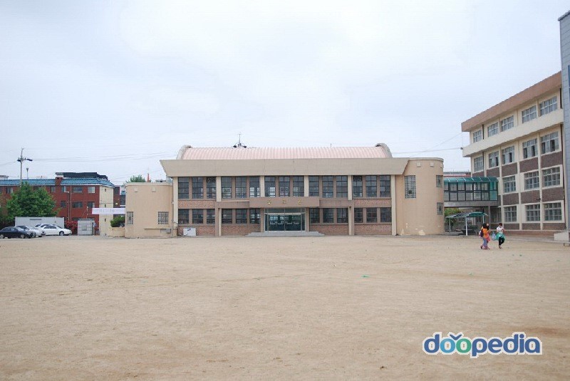 천안봉명초등학교 - 천안봉명초등학교 체육관