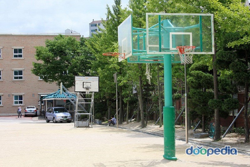 태릉고등학교 - 태릉고등학교 농구대