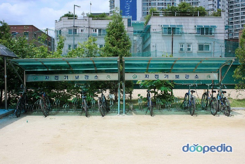 태릉고등학교 - 태릉고등학교 자전거보관소