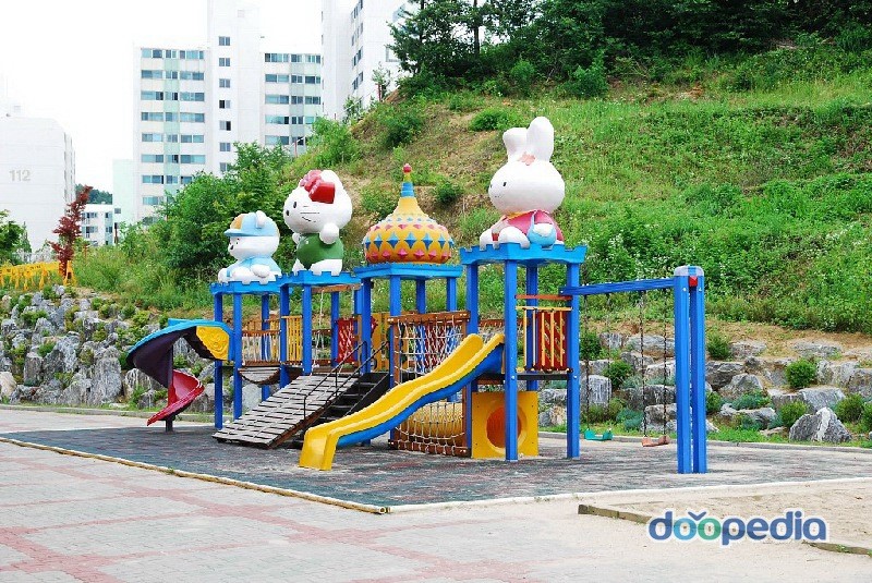 신도초등학교 - 신도초등학교 병설유치원 놀이터
