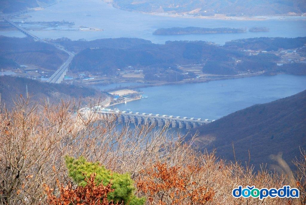 검단산 - 검단산 정상에서 본 팔당댐