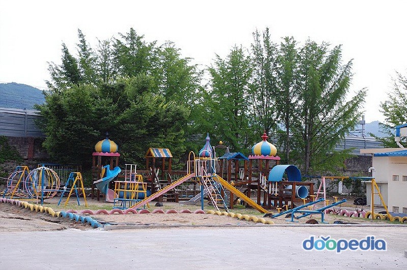 대장초등학교 - 대장초등학교 병설유치원 놀이터
