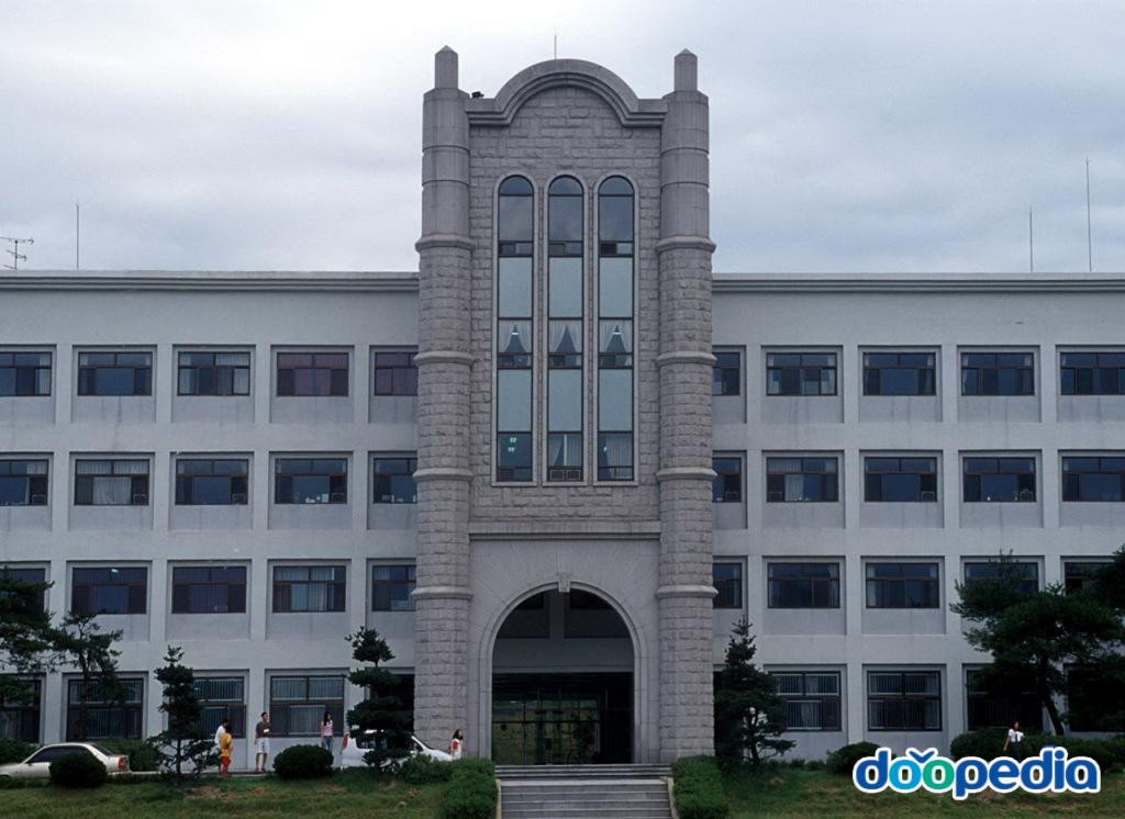 죽산면 - 두원공과대학 본관