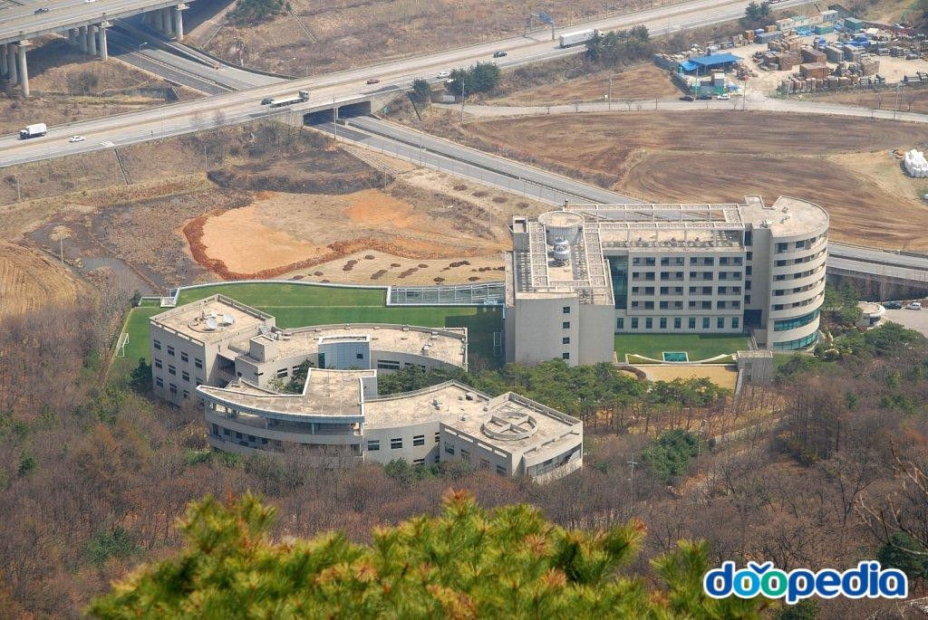 도드람산 - 도드람산에서 본 SK텔레콤 연수원