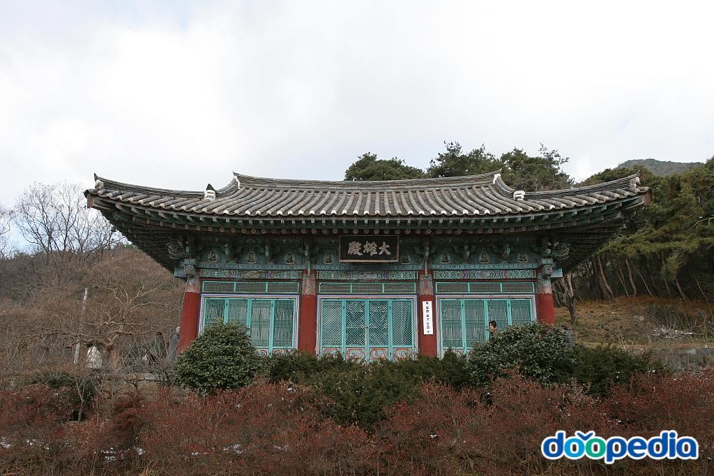 신원사 대웅전