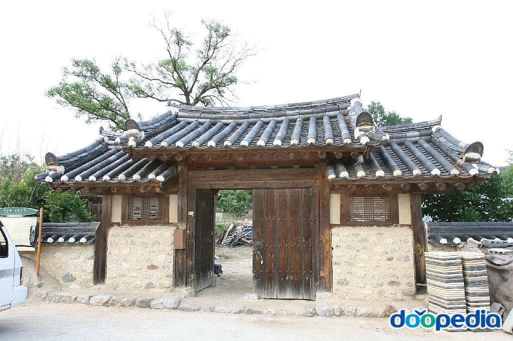 우금촌 두암고택 - 우금촌 두암고택 솟을삼문