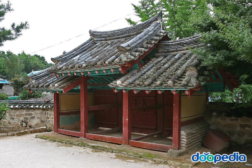 보은향교 - 보은향교 솟을삼문