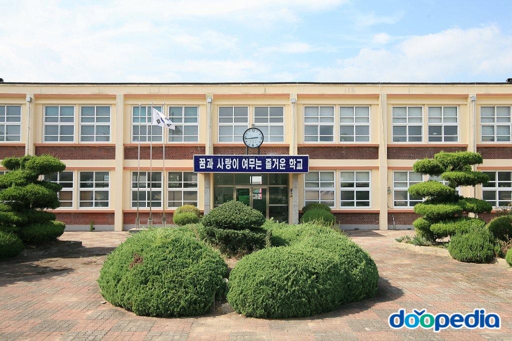 작천초등학교 - 작천초등학교 현관