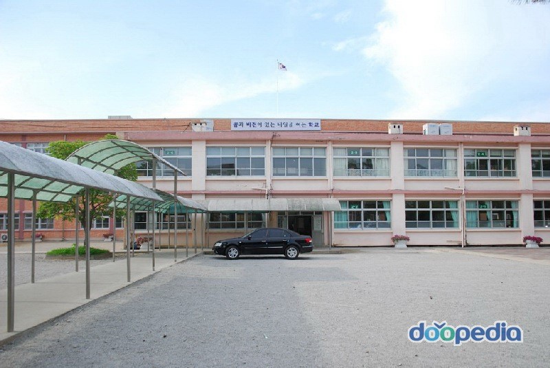 홍성초등학교 - 홍성초등학교 본관