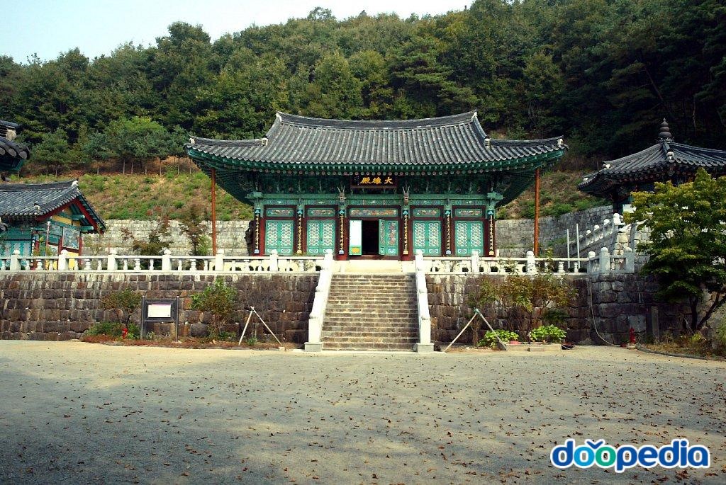 만기사 - 만기사 대웅전