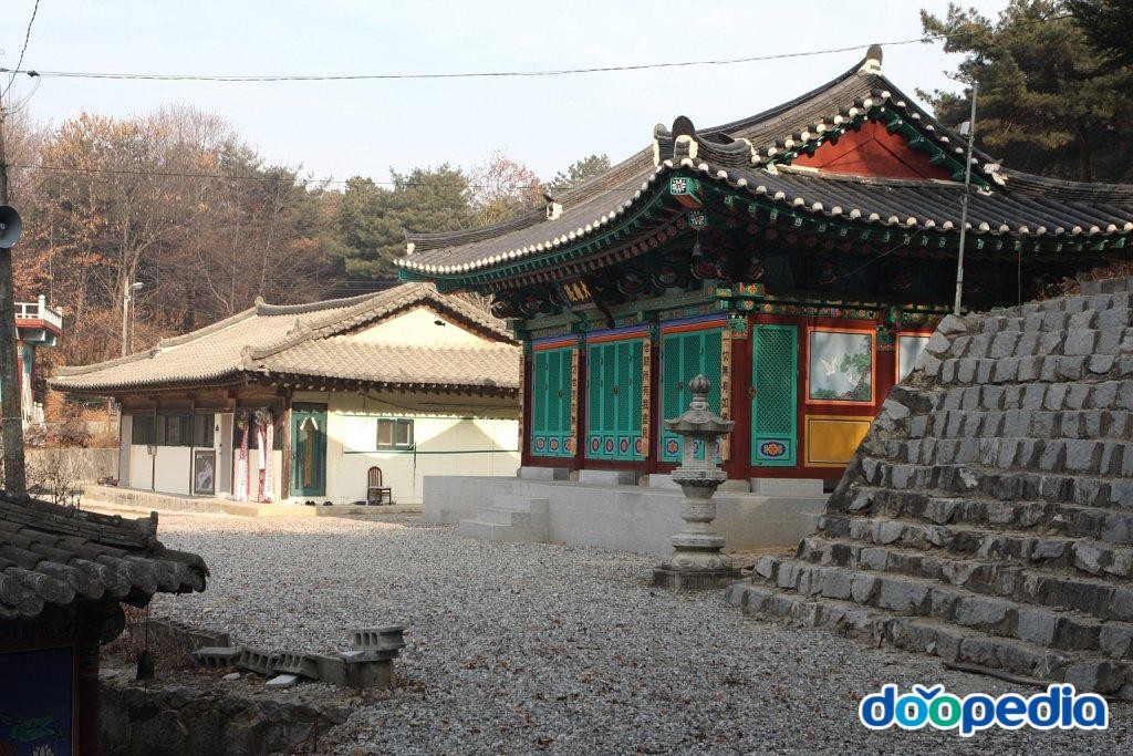 연화정사 - 연화정사 대웅전