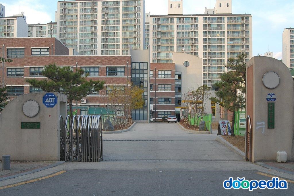 금구초등학교 - 금구초등학교 정문