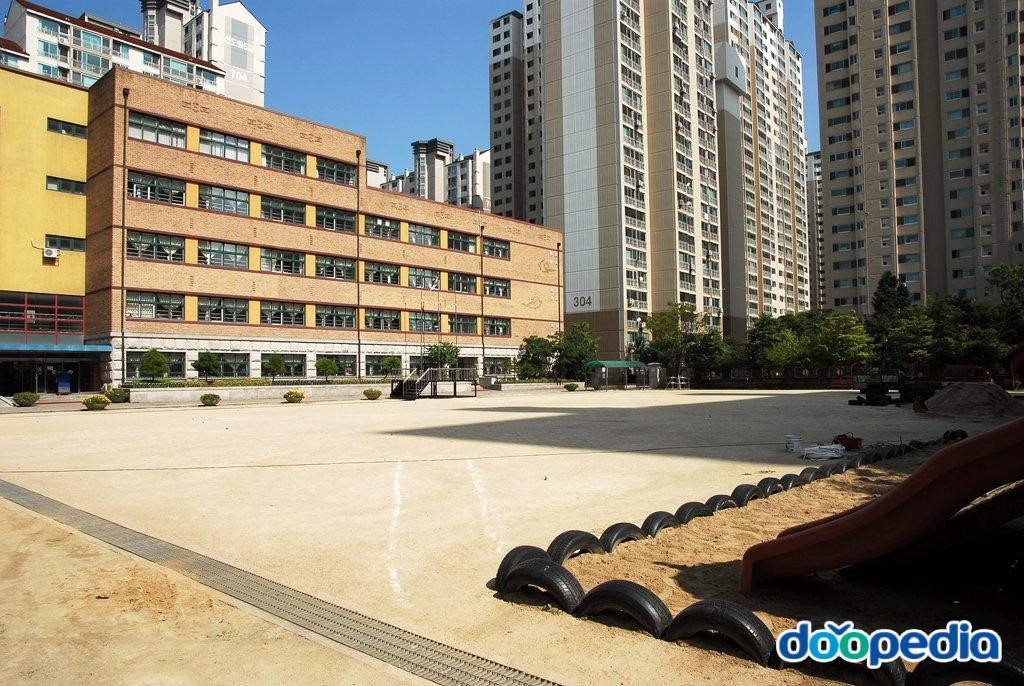 서울신미림초등학교 - 서울신미림초등학교 운동장