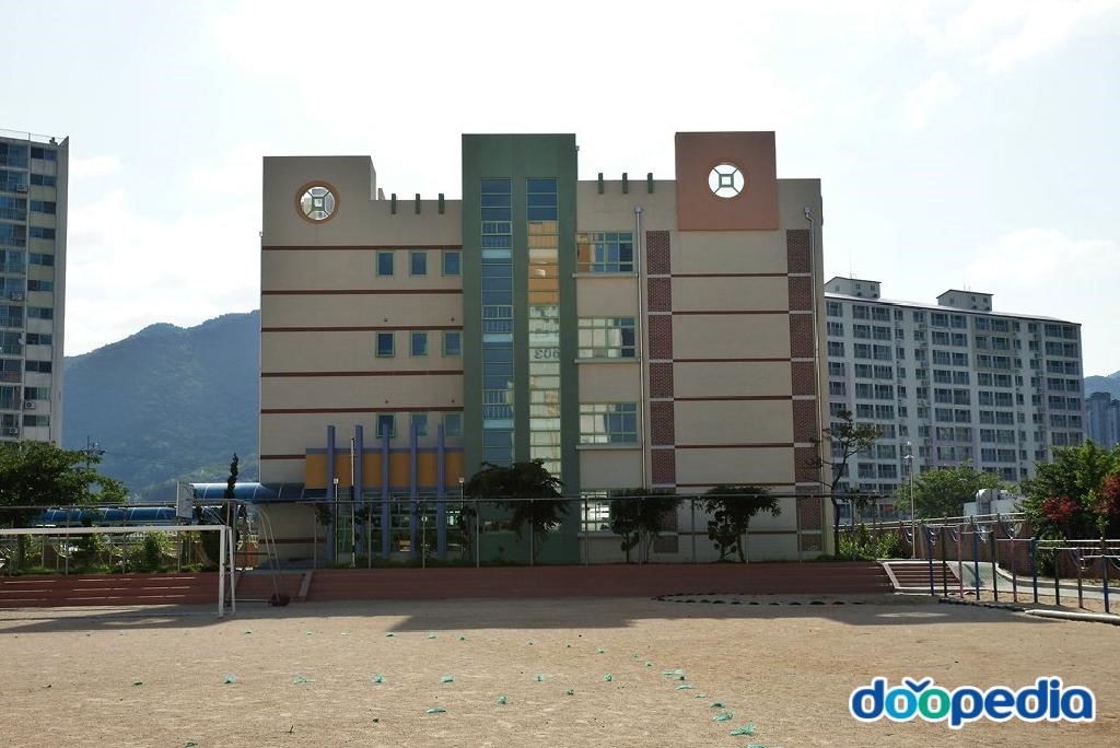 거제중앙초등학교