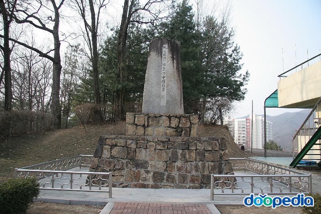 횡성3·1공원 - 오우덴중령참전기념비