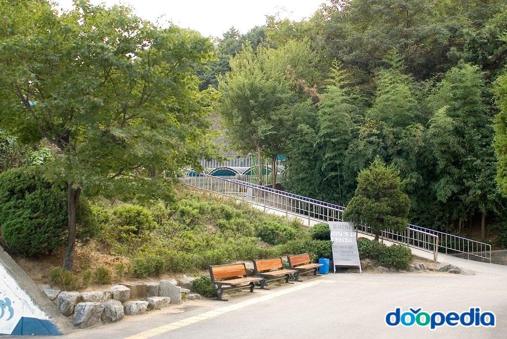 봉림중학교 - 봉림중학교 교정