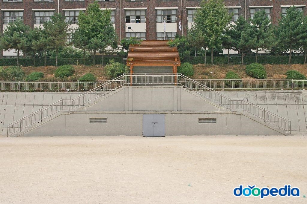 봉은중학교 - 봉은중학교 조회대