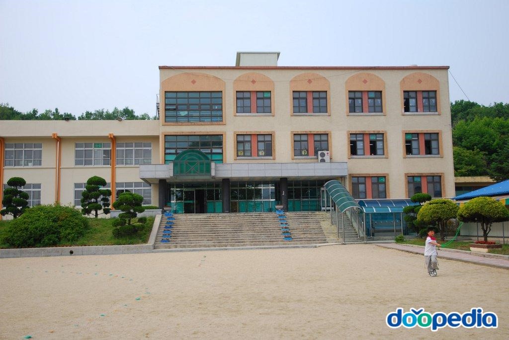 동방초등학교 - 동방초등학교 부속건물